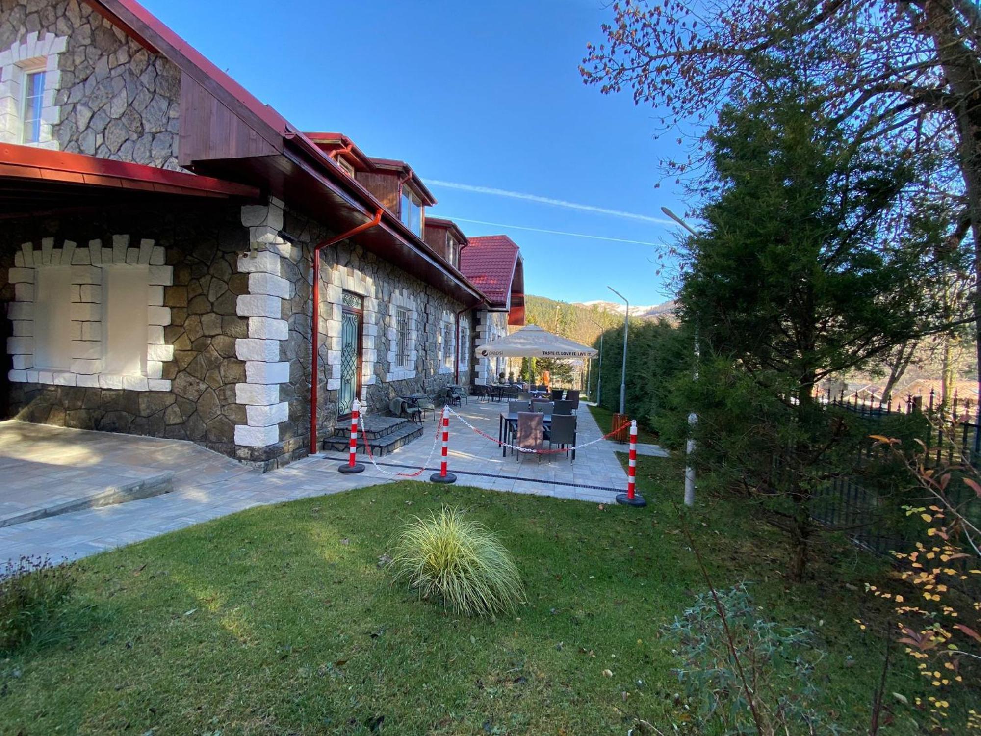 Royal Inn Busteni-Adults Only Exteriör bild